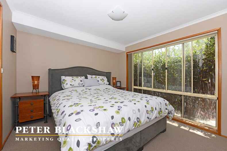 10 Chipperfield Circuit Gordon