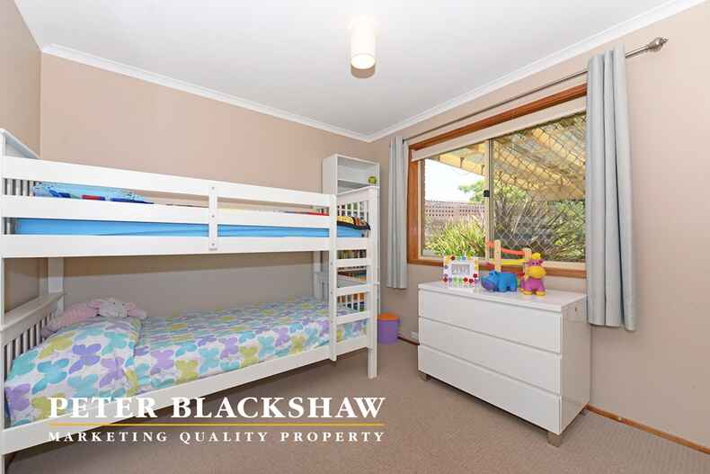 10 Chipperfield Circuit Gordon