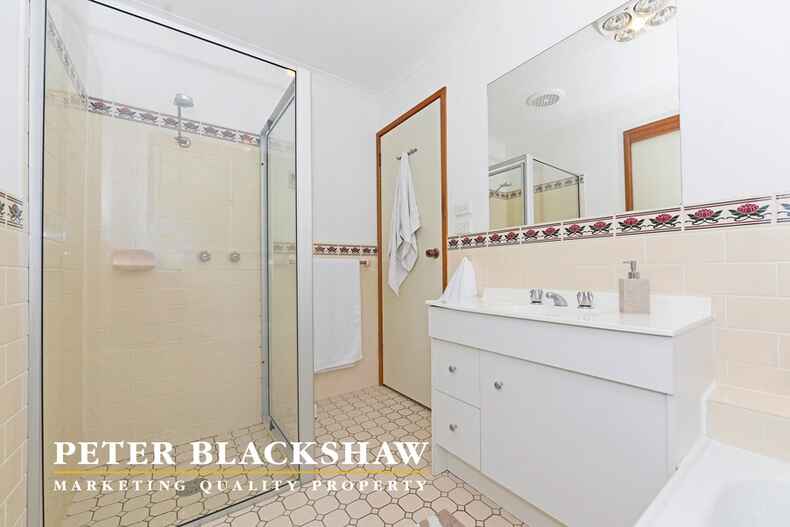 10 Chipperfield Circuit Gordon