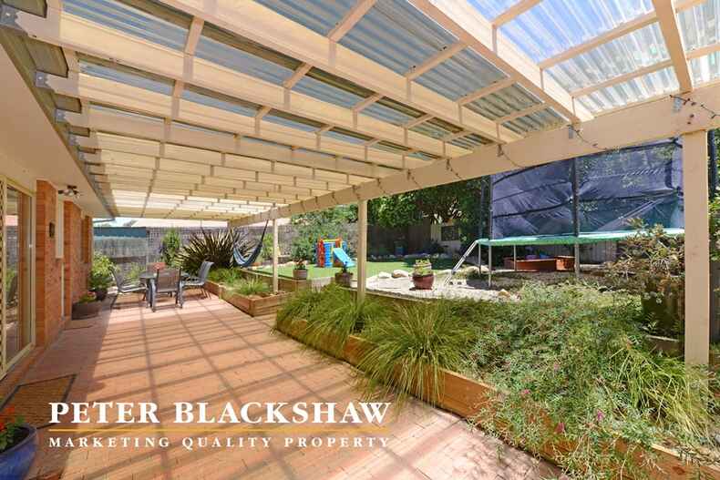 10 Chipperfield Circuit Gordon