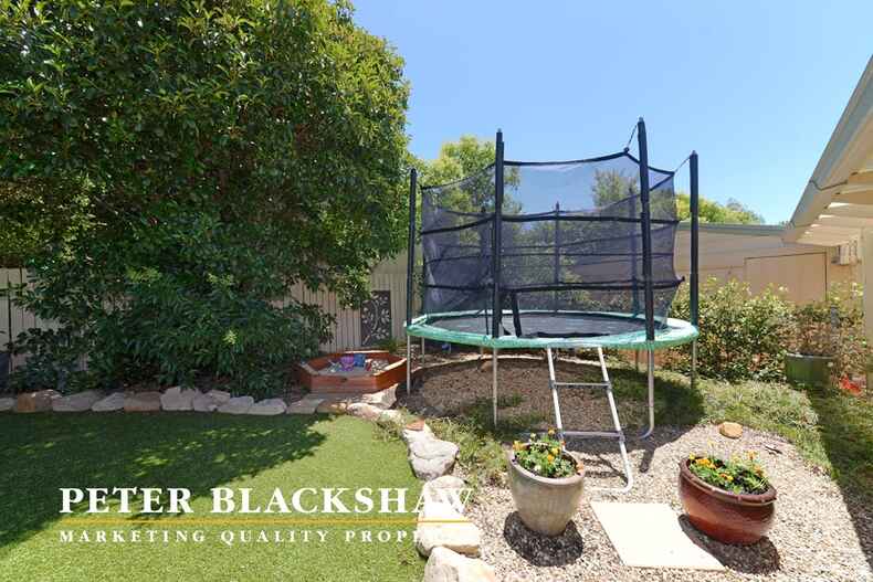 10 Chipperfield Circuit Gordon