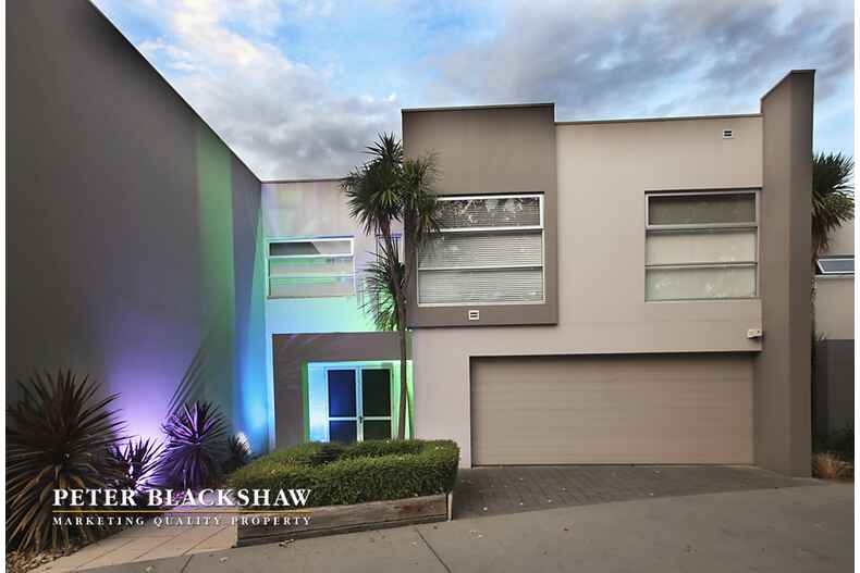 4/6 Hall Street Lyneham