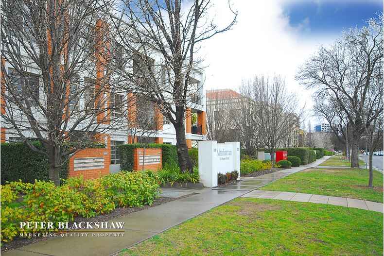 Manhattan 23/54 Moore Street Turner Manhattan 23/54 Moore Street Turner