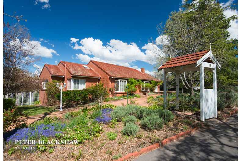 15 Bass Gardens Griffith