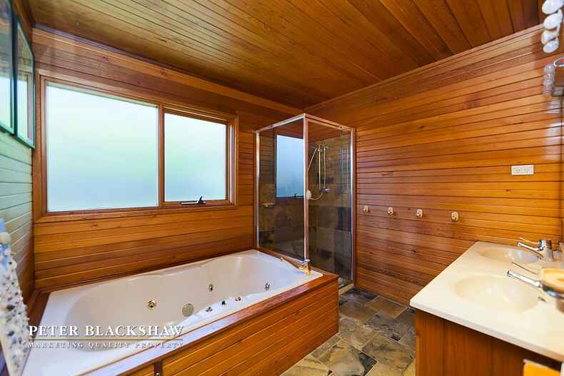 174 Captain Cook Crescent Narrabundah 174 Captain Cook Crescent Narrabundah