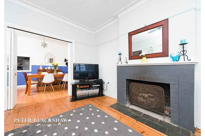 21 Crest Road Queanbeyan 21 Crest Road Queanbeyan