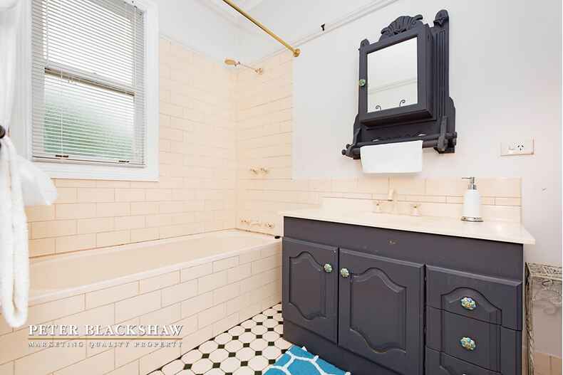 21 Crest Road Queanbeyan 21 Crest Road Queanbeyan