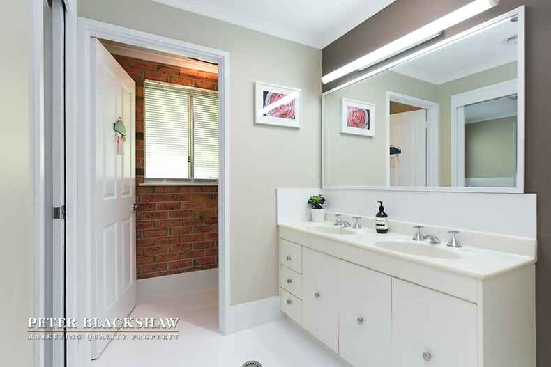 19 Parkview Crescent Jerrabomberra 19 Parkview Crescent Jerrabomberra