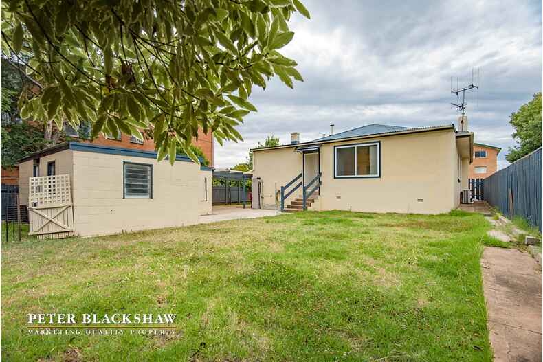 17 Crest road Queanbeyan 17 Crest road Queanbeyan