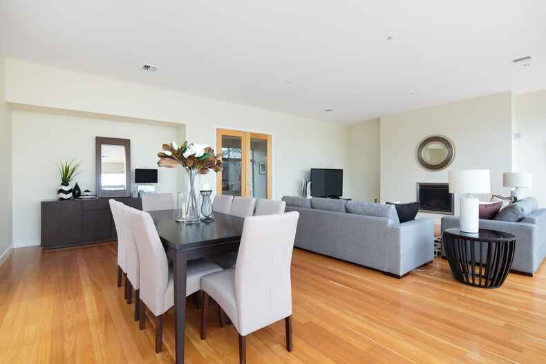 10/15 Dalman Street O'Malley 10/15 Dalman Street O'Malley