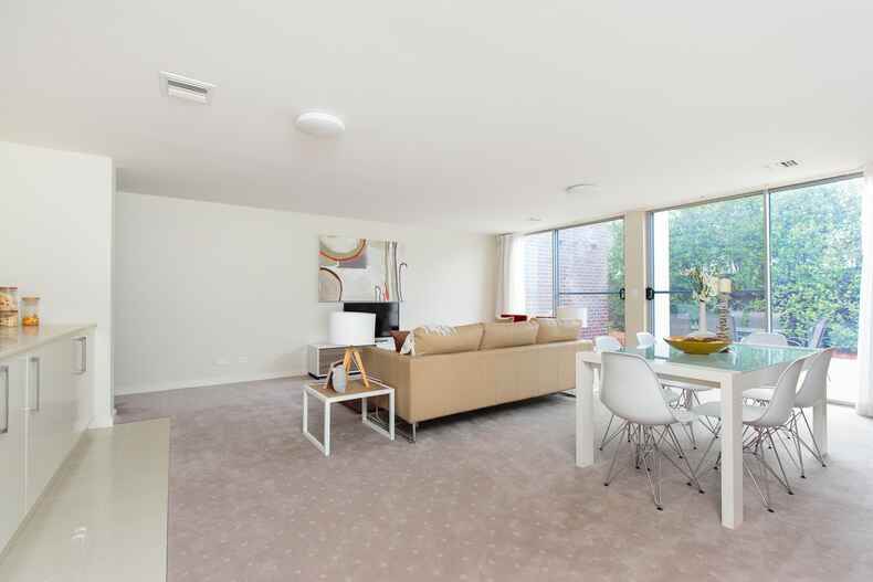 10/15 Dalman Street O'Malley 10/15 Dalman Street O'Malley