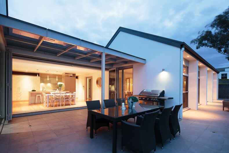 10/15 Dalman Street O'Malley 10/15 Dalman Street O'Malley