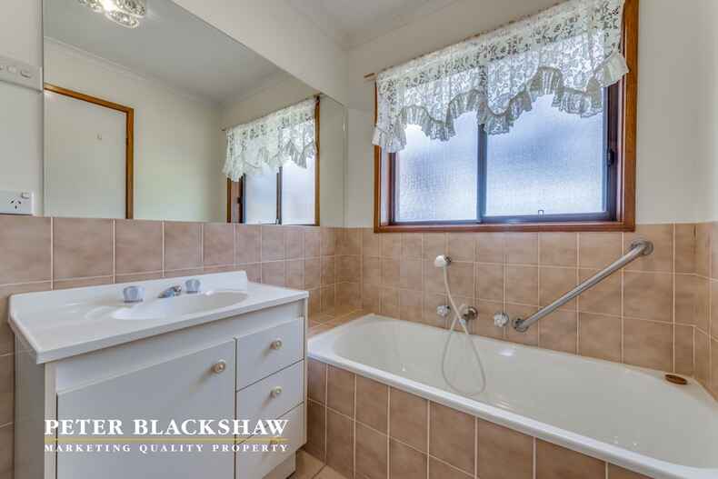 15 Kadina Crescent Isabella Plains 15 Kadina Crescent Isabella Plains