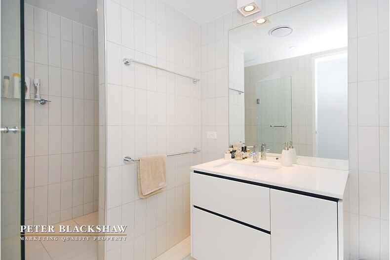 18/35 Eastlake Parade Kingston