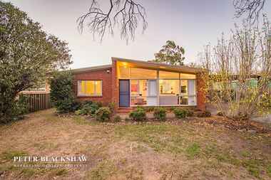 27 Majura Avenue Dickson