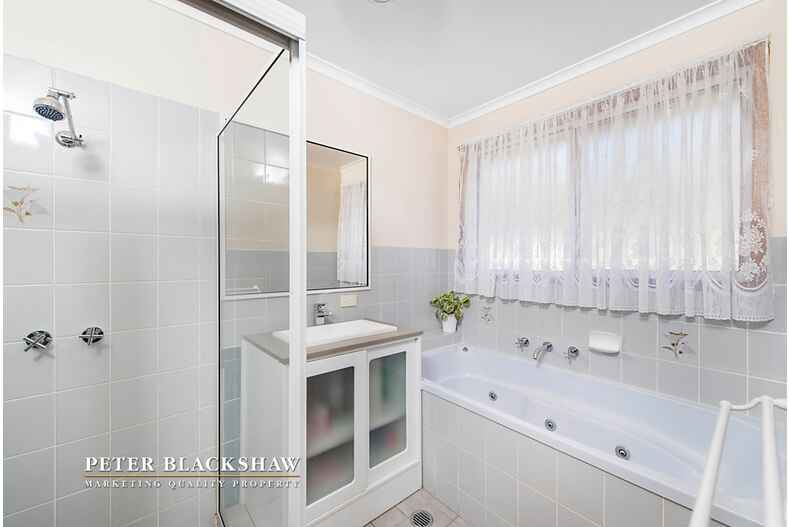 47 Mountain Circuit Calwell