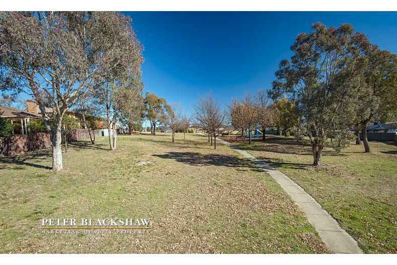 47 Mountain Circuit Calwell