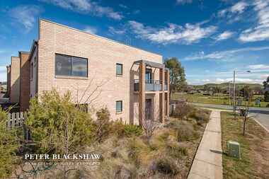 8/4 Jeff Snell Crescent Dunlop