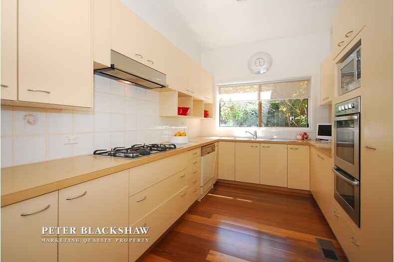 22 Lane Poole Place Yarralumla 22 Lane Poole Place Yarralumla