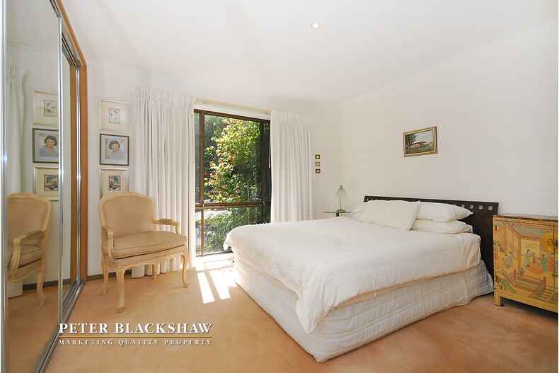 22 Lane Poole Place Yarralumla 22 Lane Poole Place Yarralumla