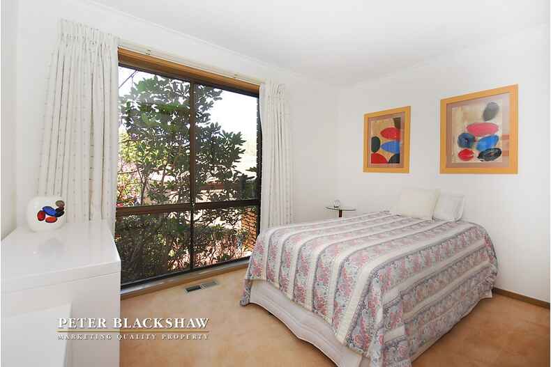 22 Lane Poole Place Yarralumla 22 Lane Poole Place Yarralumla