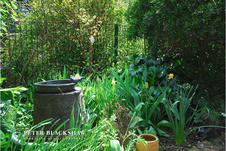 22 Lane Poole Place Yarralumla 22 Lane Poole Place Yarralumla