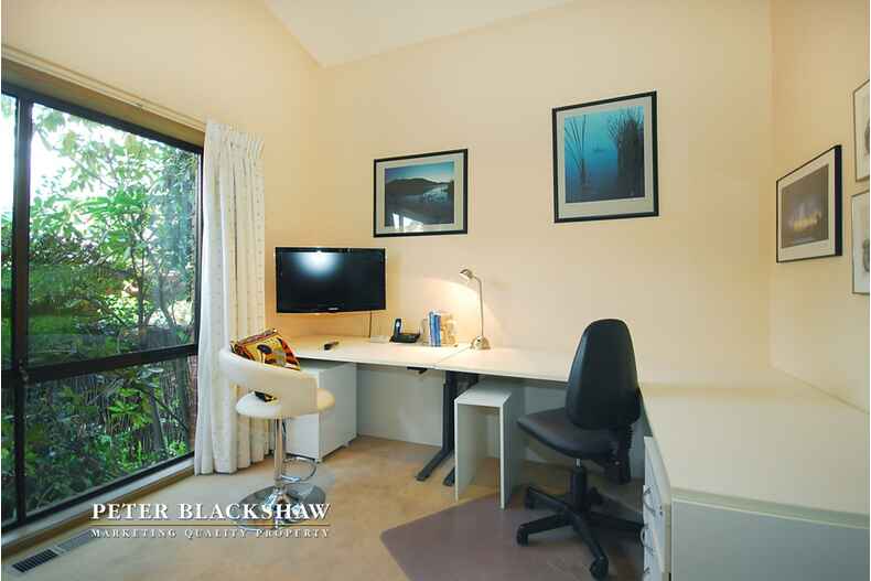 22 Lane Poole Place Yarralumla 22 Lane Poole Place Yarralumla