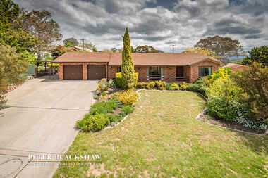 11 Bainbridge Close Chisholm