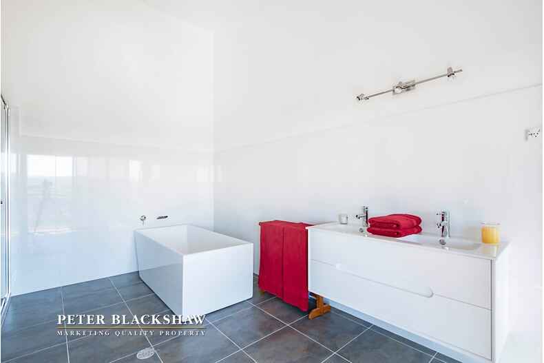 68 Crest Park Parade Queanbeyan 68 Crest Park Parade Queanbeyan