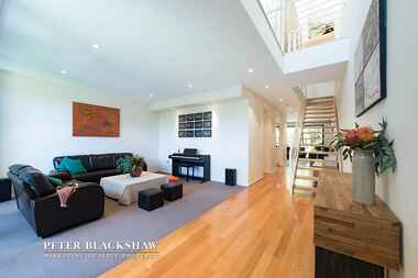 8/25 Jerrabomberra Avenue Narrabundah