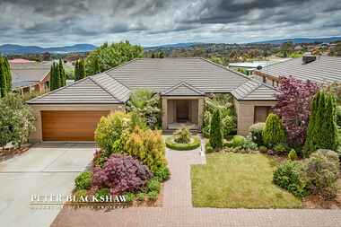 6 Freestone Crescent Jerrabomberra