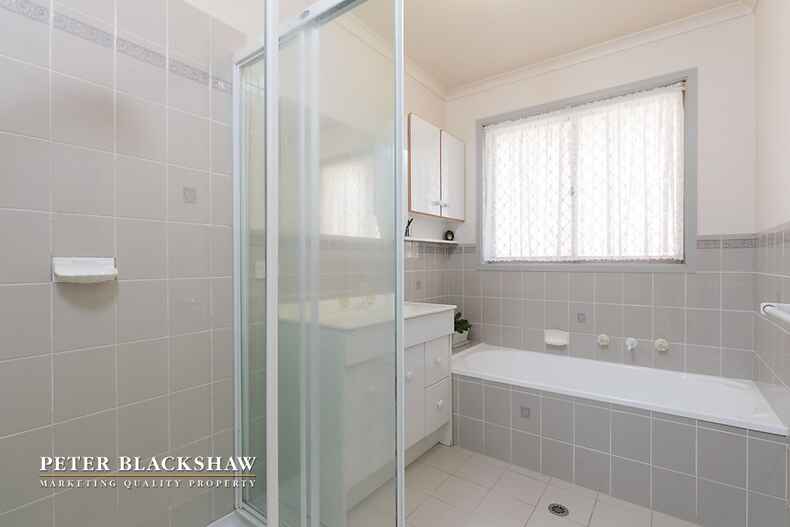 2/15 Henderson Road Queanbeyan