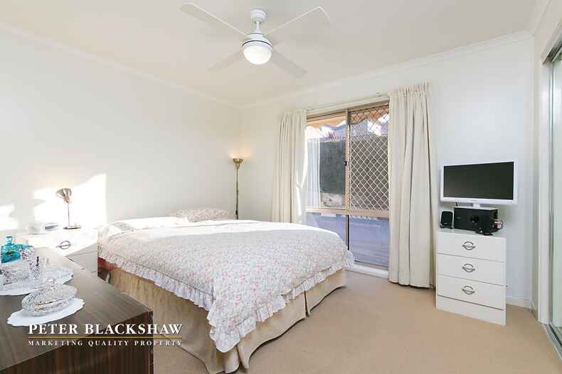 2/15 Henderson Road Queanbeyan