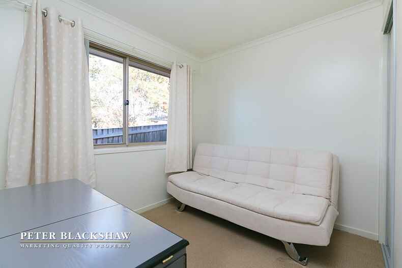 2/15 Henderson Road Queanbeyan