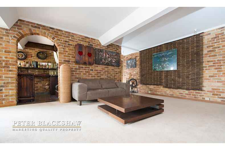 30 Pindari Crescent O'Malley 30 Pindari Crescent O'Malley