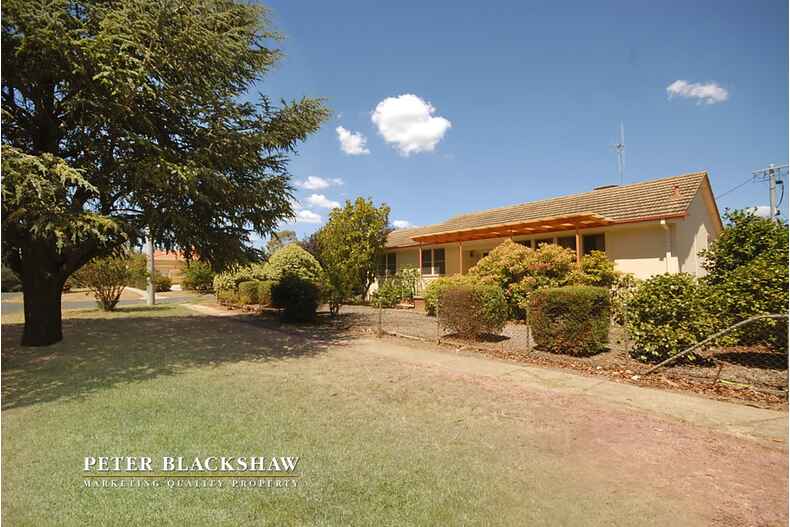 40 McMillan Crescent Narrabundah 40 McMillan Crescent Narrabundah