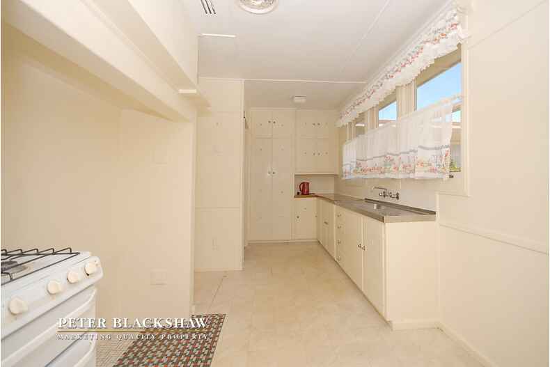 40 McMillan Crescent Narrabundah 40 McMillan Crescent Narrabundah