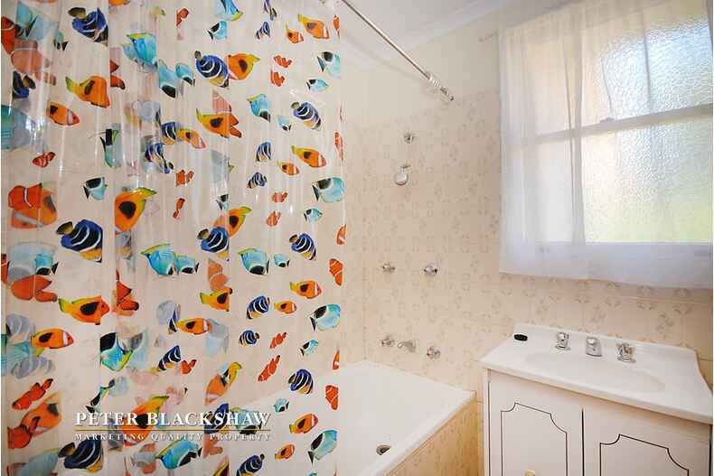 40 McMillan Crescent Narrabundah 40 McMillan Crescent Narrabundah