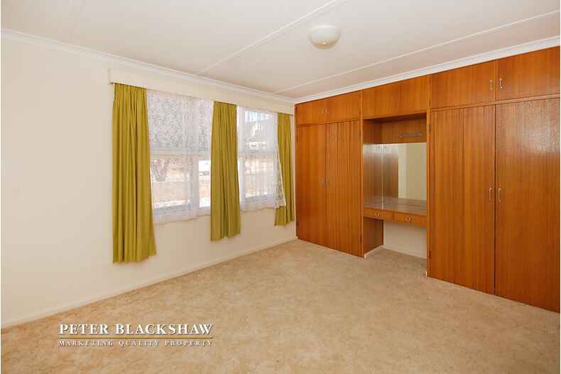 40 McMillan Crescent Narrabundah 40 McMillan Crescent Narrabundah