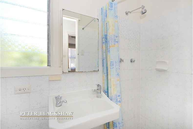 40 McMillan Crescent Narrabundah 40 McMillan Crescent Narrabundah