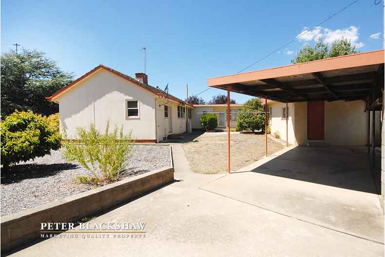 40 McMillan Crescent Narrabundah 40 McMillan Crescent Narrabundah