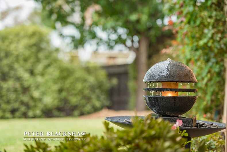 5 Olive Pink Crescent Banks 5 Olive Pink Crescent Banks