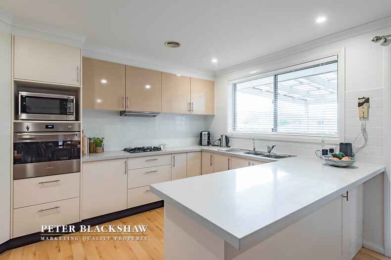 5 Olive Pink Crescent Banks 5 Olive Pink Crescent Banks