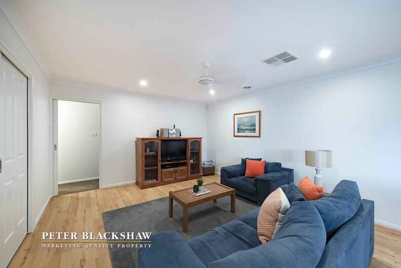 5 Olive Pink Crescent Banks 5 Olive Pink Crescent Banks