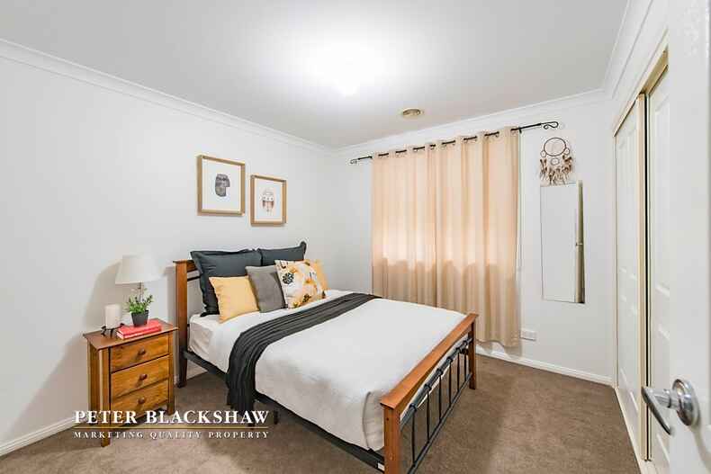 5 Olive Pink Crescent Banks 5 Olive Pink Crescent Banks