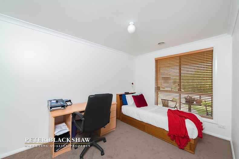 5 Olive Pink Crescent Banks 5 Olive Pink Crescent Banks