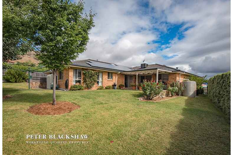 5 Olive Pink Crescent Banks 5 Olive Pink Crescent Banks