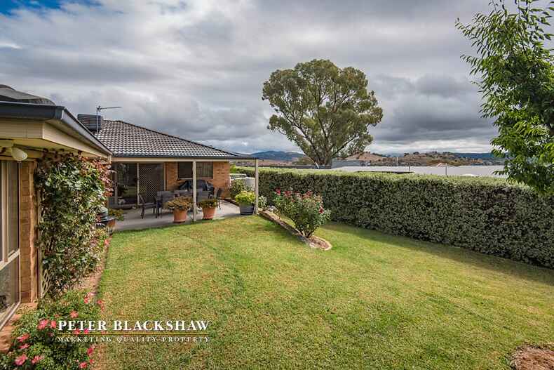 5 Olive Pink Crescent Banks 5 Olive Pink Crescent Banks