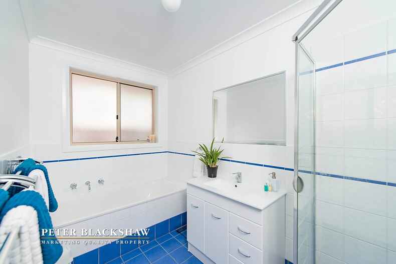 5 Olive Pink Crescent Banks 5 Olive Pink Crescent Banks