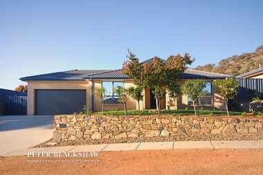 7 Olive Pink Crescent Banks